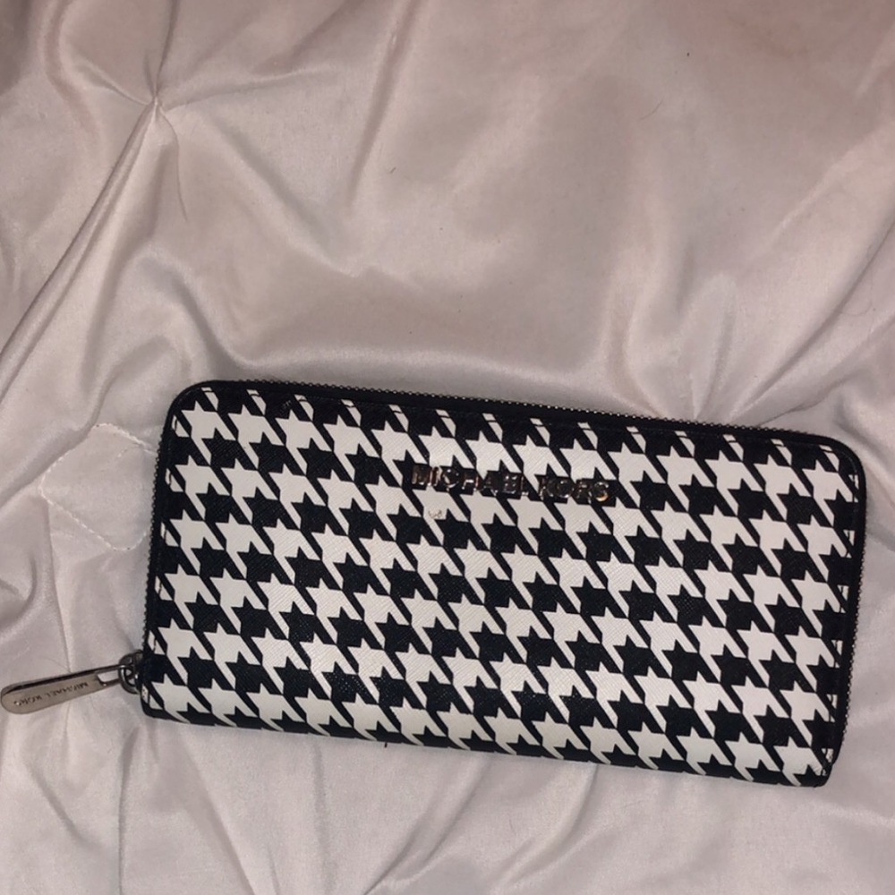 Michael kors wallet